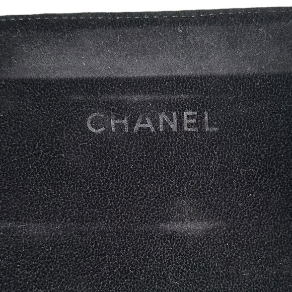 Authentic CHANEL Large Quilted Leather Oversized Sunglasses Case - Picture 5 of 13